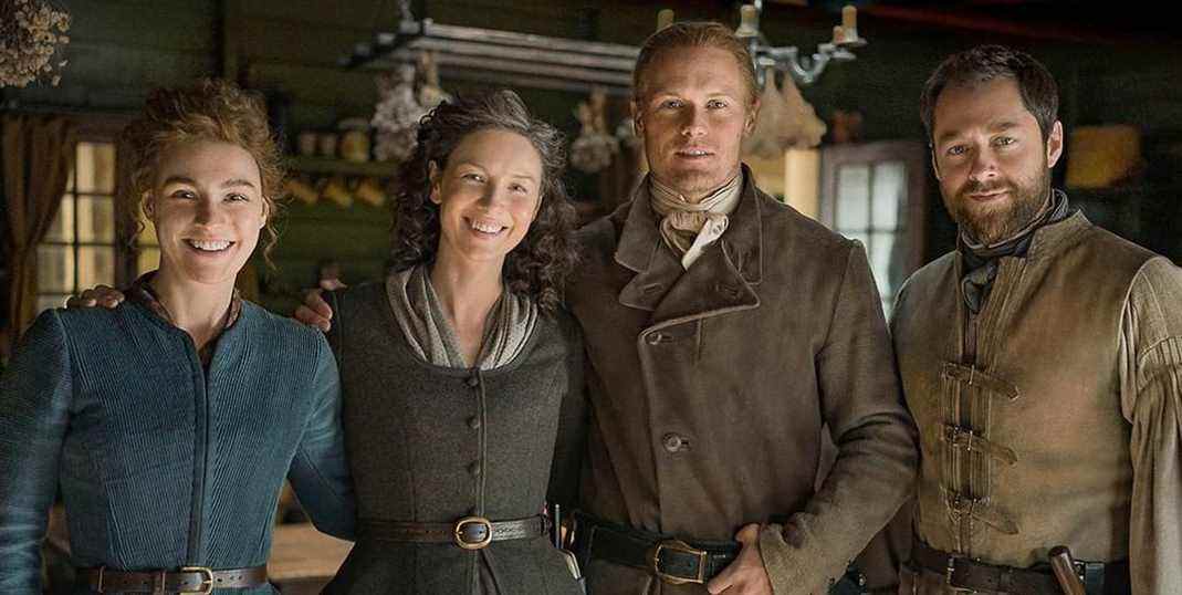 Outlander révèle un premier aperçu du tournage de la saison 7 de Caitríona Balfe et Sam Heughan

