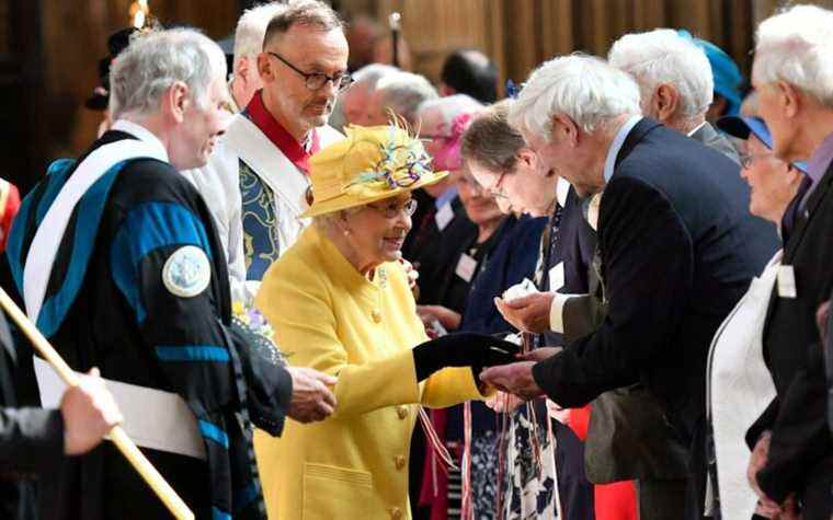 La reine se retire du service religieux du jour saint