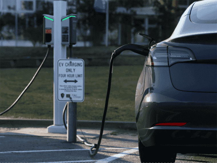 Le Canada dépensera 2 milliards de dollars dans une stratégie minérale pour la chaîne d’approvisionnement des batteries de véhicules électriques