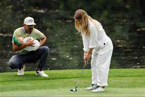 AUGUSTA, GÉORGIE - 06 AVRIL: Erik van Rooyen d'Afrique du Sud, sa femme Rose van Rooyen et sa fille Valarie van Rooyen lors du concours Par Three avant le Masters au Augusta National Golf Club le 06 avril 2022 à Augusta, en Géorgie.  (Photo de Gregory Shamus/Getty Images) *** BESTPIX ***