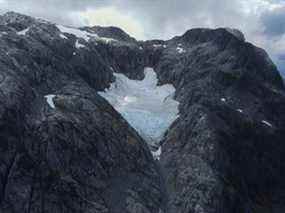 Le dernier glacier restant de la région métropolitaine de Vancouver, le glacier Coquitlam, rétrécit en raison des changements climatiques induits par l'homme.