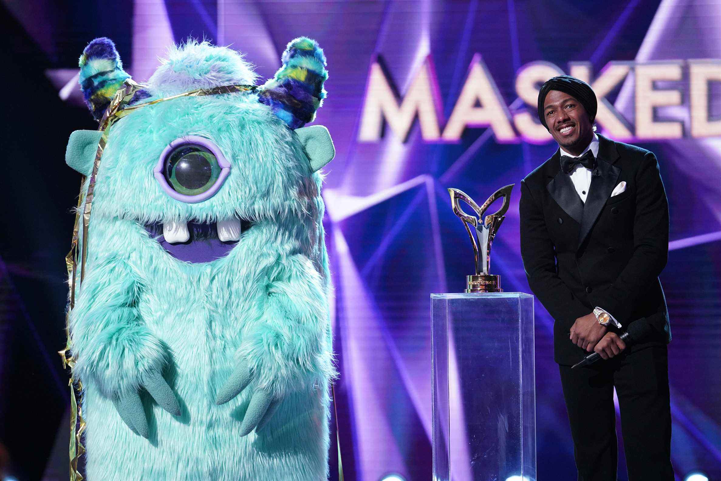 Monstre et Nick Cannon, "Le chanteur masqué"