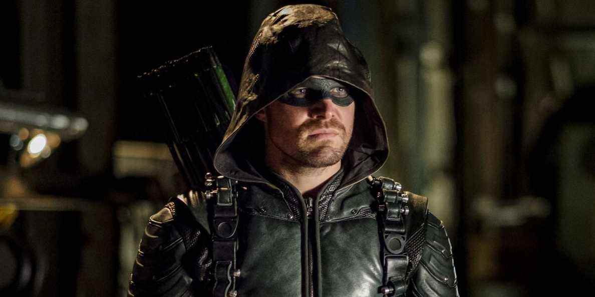 Stephen Amell d'Arrow reviendra dans l'Arrowverse à une condition

