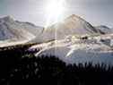 CP-Web.  Une vue aérienne du parc national et de la réserve de parc national Kluane au Yukon le dimanche 4 mars 2007. Un rapport d'une organisation internationale qui surveille la biodiversité mondiale indique que le changement climatique est une menace immédiate pour un tiers de tous les sites du patrimoine mondial, y compris une zone dans le Nord du Canada .  LA PRESSE CANADIENNE/Chuck Stoody ORG XMIT : 2873889