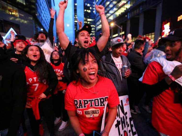 DINO-MITE : Jurassic Park est de retour pour les séries éliminatoires des Raptors