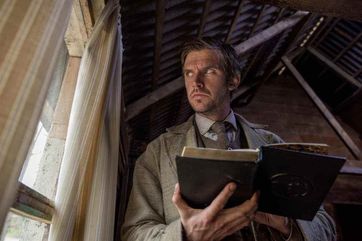 Dan Stevens comme Thomas Richardson dans Apôtre