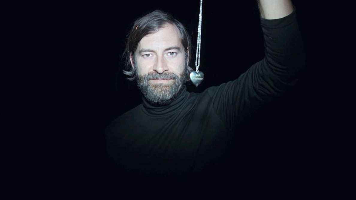 Creep 2 - Mark Duplass tient un collier