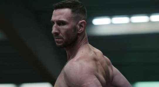 Master Chief John-117 Pablo Schreiber shirtless