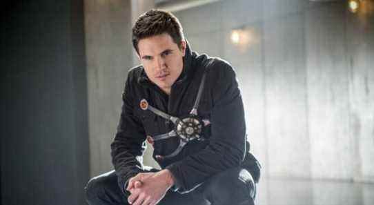 Robbie Amell de The Flash décompose le retour surprise de son personnage