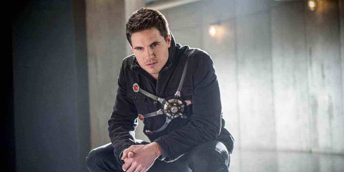 Robbie Amell de The Flash décompose le retour surprise de son personnage

