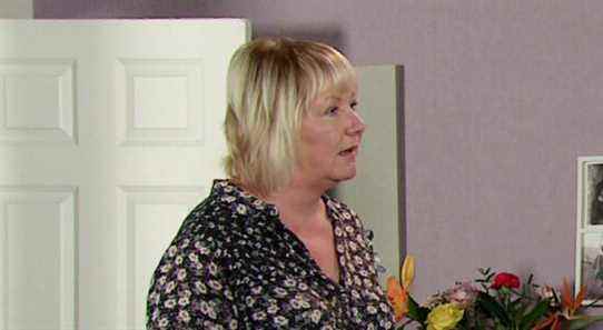 Eileen Grimshaw de Coronation Street est dévastée par des soupçons d'affaire