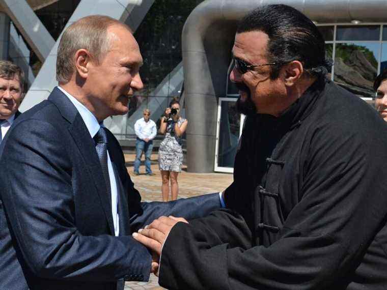 Steven Seagal jaillit « Je vous aime tous » à la fête du 70e anniversaire de Poutine