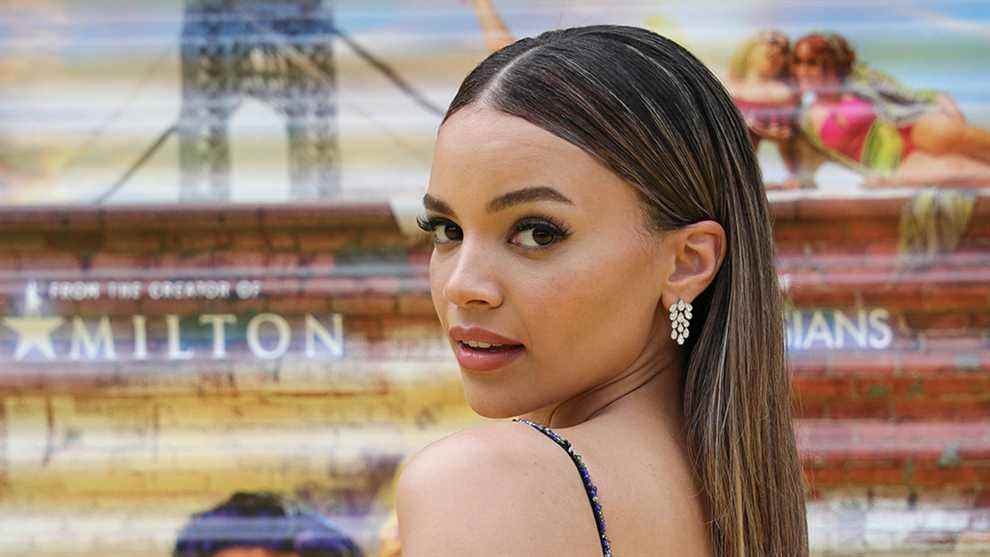 Leslie Grace taquine « Batgirl » est « fou », dit qu'elle parle déjà aux cinéastes d'une suite à lire absolument
	
	
