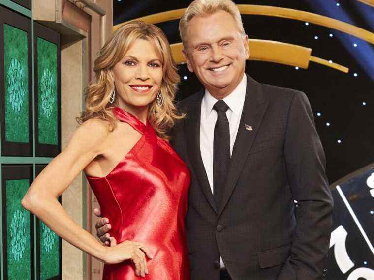 ‘GROSS’: les fans de Wheel of Fortune déchirent Pat Sajak pour un commentaire ‘opéra dans le buff’