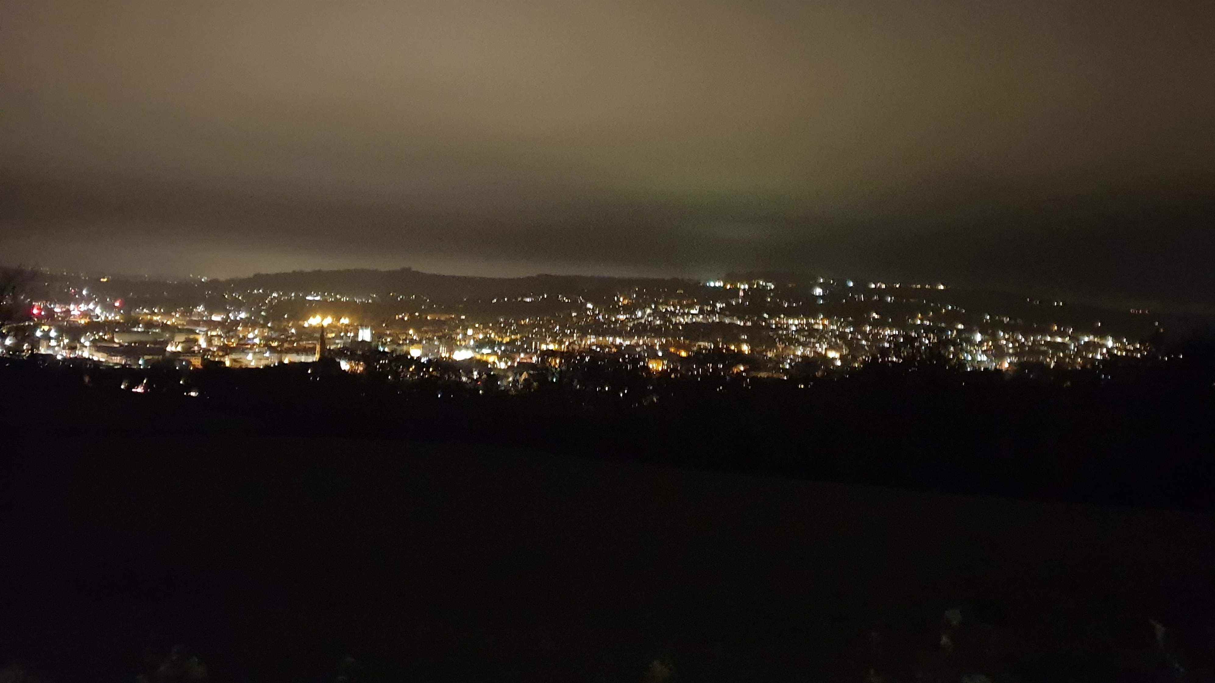 Vue sur la ville la nuit