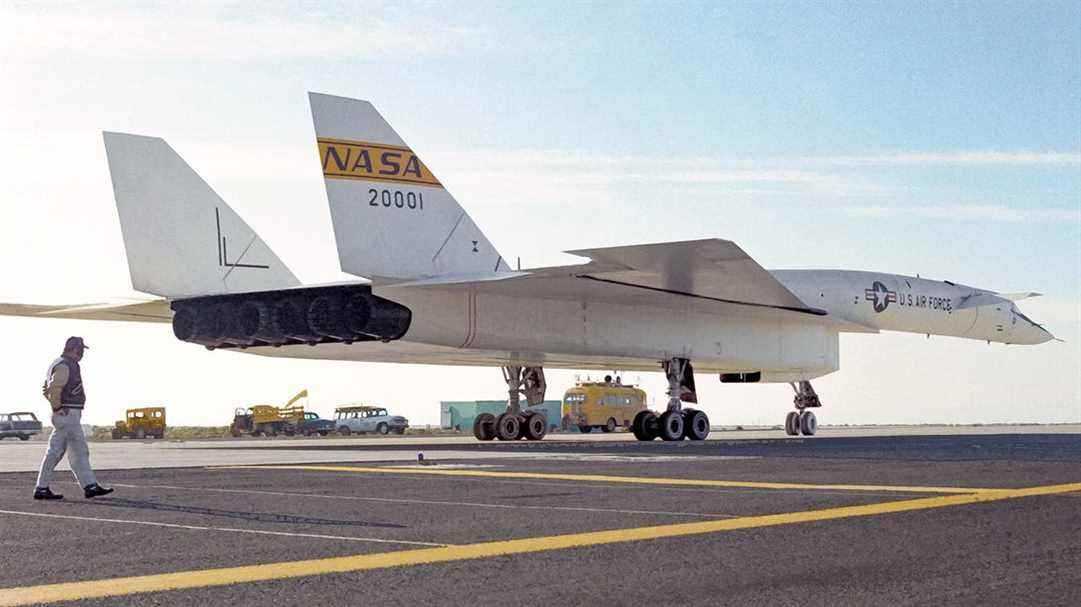 xb-70-valkyrie-16-sur-24