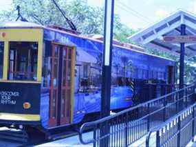 Extérieur d'un tramway TECO Line à Ybor City, en Floride. Le tramway est un service gratuit entre Ybor City et le centre-ville de Tampa.  Photo de Ruth Demirdjian Duench