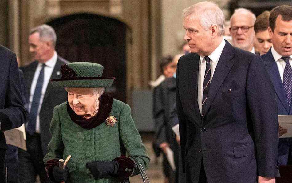 Le duc d'York est souvent décrit comme le fils préféré de la reine, et il l'a accompagnée au service commémoratif du duc d'Édimbourg - Richard Pohle/Pool via AP