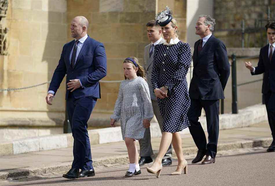 Mike et Zara Tindall sont arrivés avec leur fille Mia.  (Médias PA)