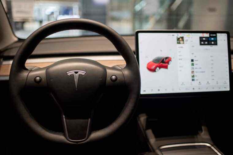 Un problème d’écran tactile laisse Tesla bloqué à 133 km/h sur l’autoroute