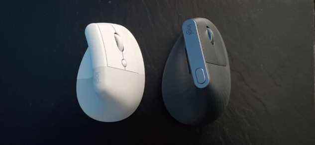 Logitech Lift (à gauche) et Logitech MX Vertical (à droite). 