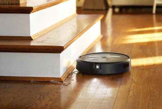 L'aspirateur robot du Roomba j7+ d'iRobot. 