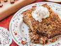 Gâteau crumble à la rhubarbe d'Oda de Only in Saskatchewan.