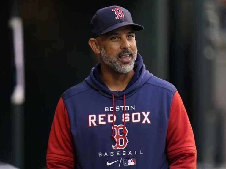 Le skipper des Red Sox Cora teste positif pour COVID-19