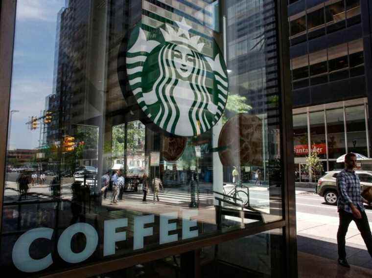 Starbucks envisage de passer à l’application mobile après que le déluge de commandes alimente l’épuisement professionnel des baristas