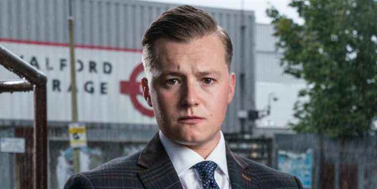 Charlie Wernham d'EastEnders se marie alors que les co-stars de Hollyoaks célèbrent

