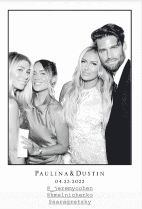 Une image publiée sur Instagram Story par Paulina Gretzky d'elle-même avec ses meilleures amies Sara Gretzky, Kristina Melnichenko et Jeremy Cohen avec la date de mariage du 23 avril 2022.