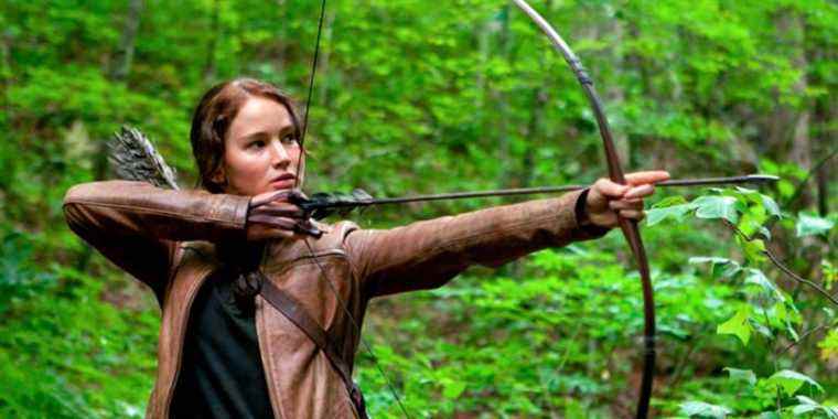 Jennifer Lawrence aiming a bow and arrow in The Hunger Games