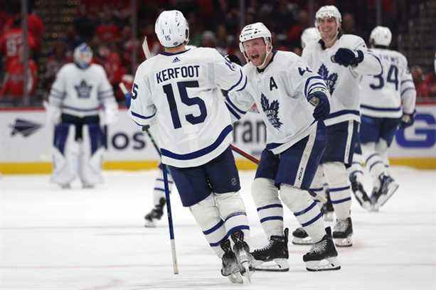 Les Maple Leafs courageux se rassemblent en troisième période pour battre les Capitals en fusillade