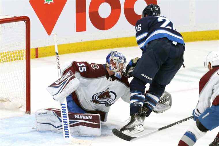 Hellebuyck et Connor ouvrent la voie alors que les Jets prennent d’assaut l’Avalanche en troisième période