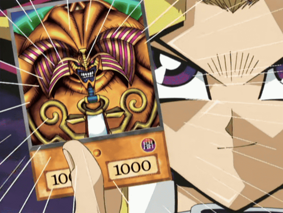 Un très gros plan de Yugi tenant sa carte Exodia