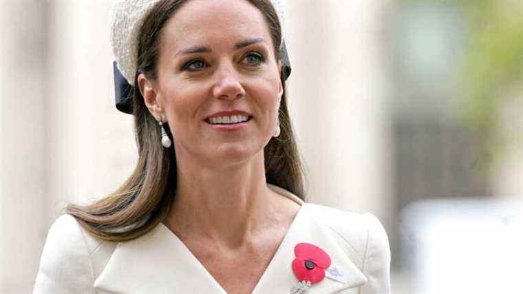 La duchesse de Cambridge se joint à la commémoration de l’Anzac Day à l’abbaye de Westminster