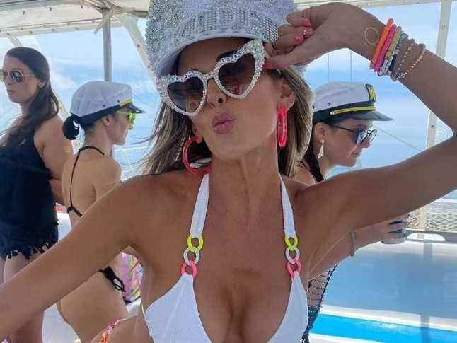 Golf WAG Jena Sims en bikini avant le mariage de Brooks Koepka