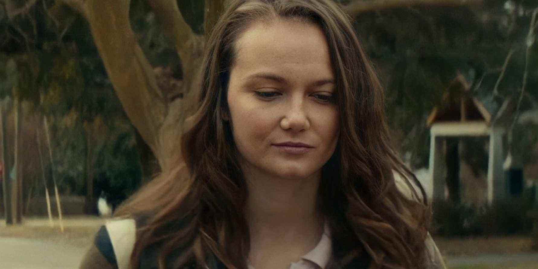 Allyson Nelson (Andi Matichak) semble sérieuse à Halloween