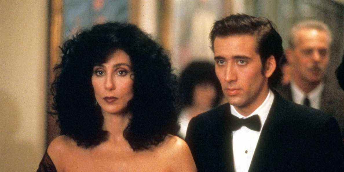 Loretta (Cher) et Ronny (Nicolas Cage) dans Moonstruck.