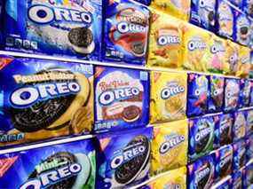 Oreo a plusieurs saveurs mais chacune défie l'effort de séparer la crème également entre les gaufrettes.