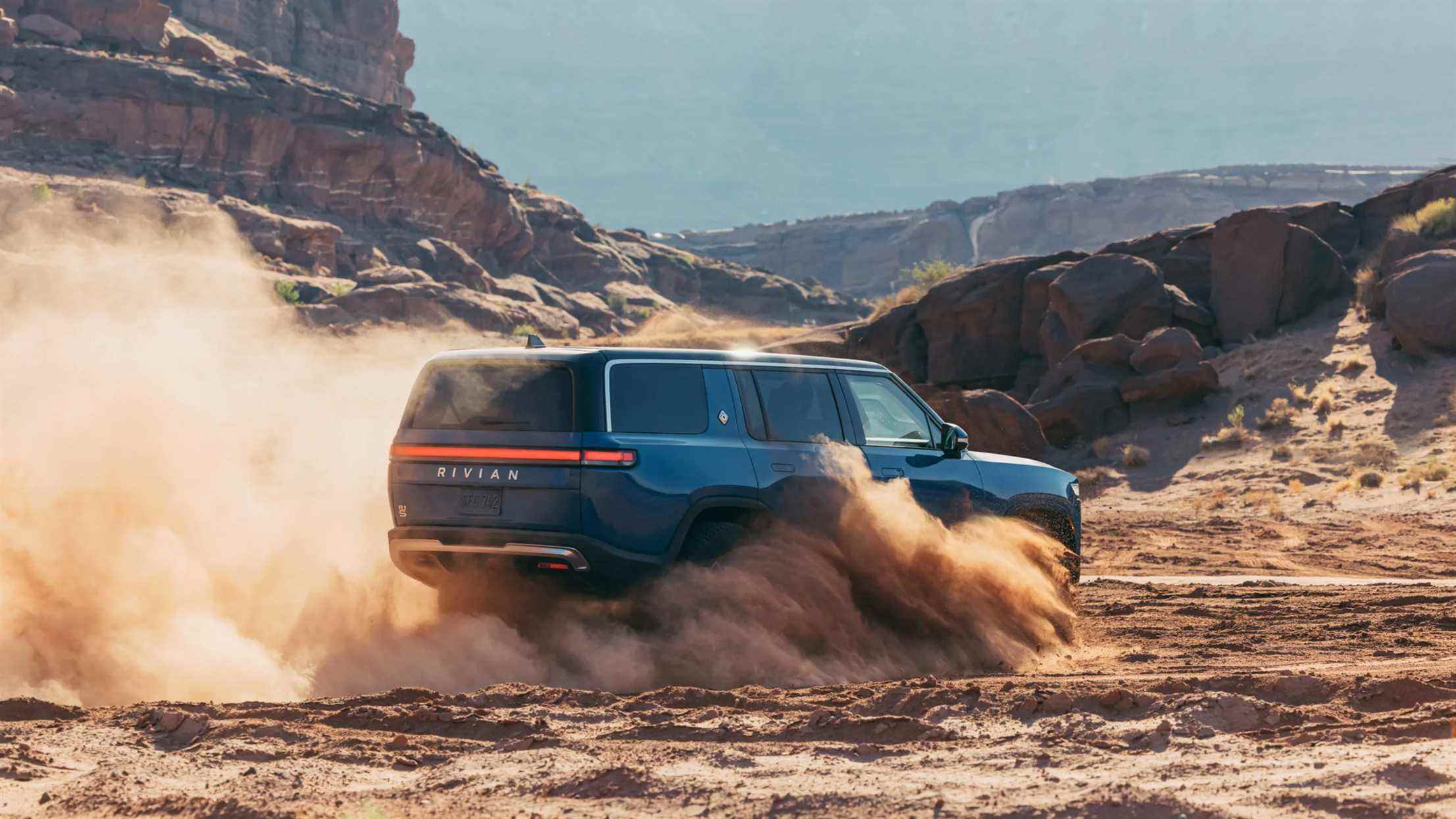 rivian r1s