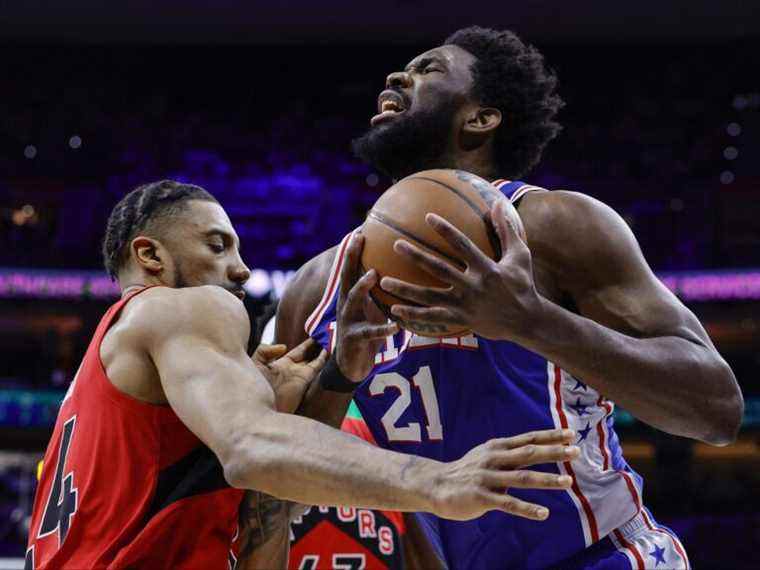 Les Raptors de Toronto, sous-équipés, montent la défense pour submerger les 76ers et forcer le match 6