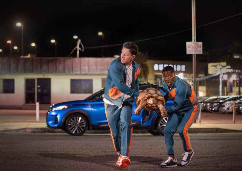 Mark Wahlberg, Kevin Hart dans Moi le temps