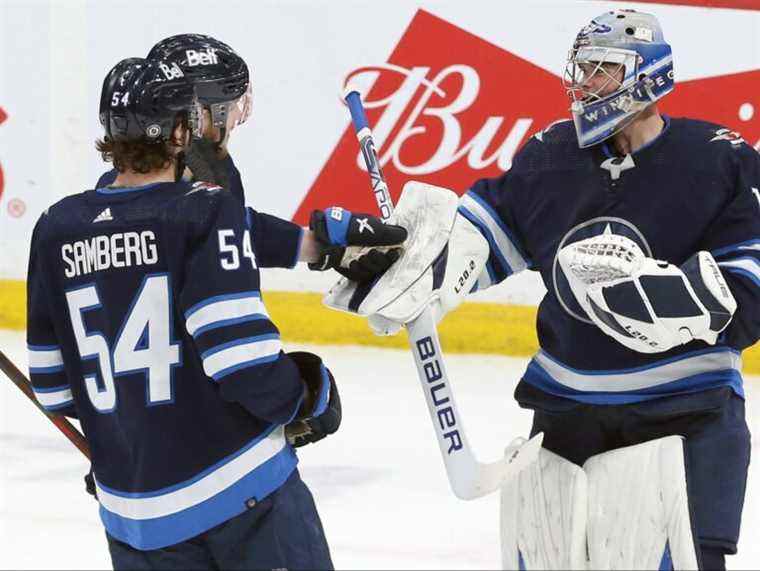 Eric Comrie réussit son premier jeu blanc dans la LNH, permettant aux Jets de vaincre les Flyers