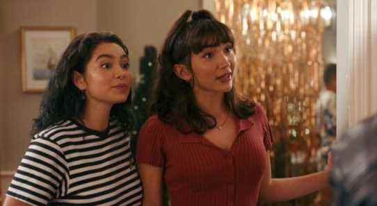 Auli'i Cravalho and Rowan Blanchard in "Crush"