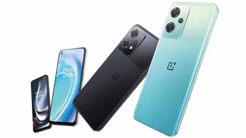 Un OnePlus Nord CE 2 Lite dans deux teintes différentes, de face et de dos