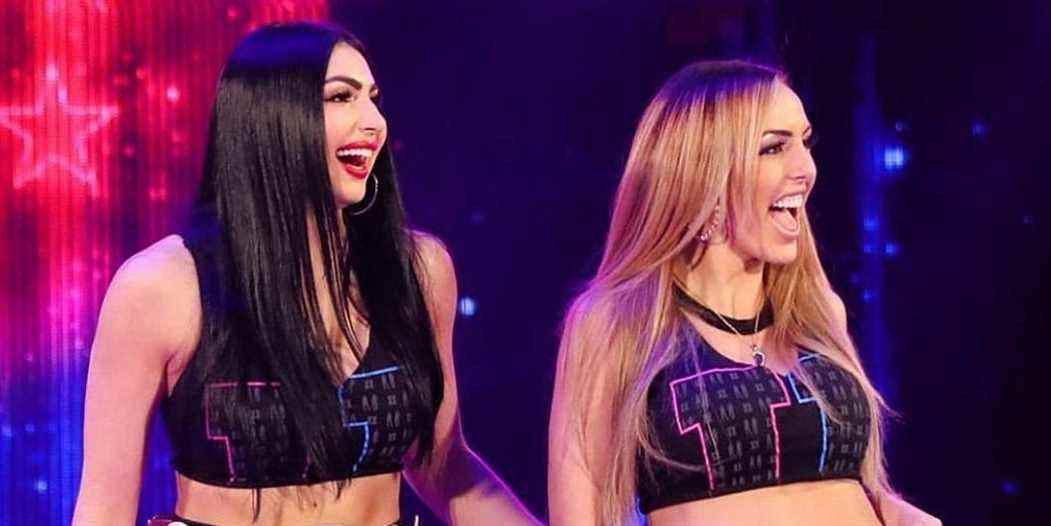 Les anciennes superstars de la WWE, The IIconics, annoncent qu'elles s'éloignent de la lutte

