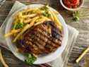 Les repas populaires à deux composants, tels que les steak frites, semblent offrir une gamme de micronutriments plus large que ce qui serait prédit par hasard, selon l'étude.