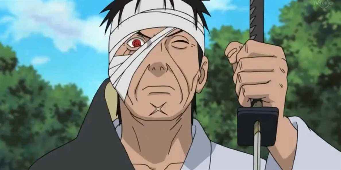 Danzo utilisant le Sharingan dans Naruto