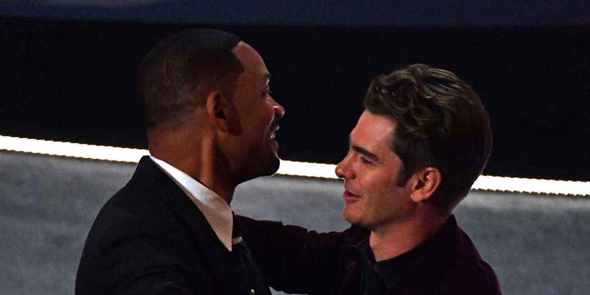 Andrew Garfield de Spider-Man admet qu'il envoyait des textos aux Oscars après la gifle de Will Smith

